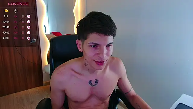 Snapshot of harrisoncuper chatting on 01.11.25 harrisoncuper online show from 01.11.25