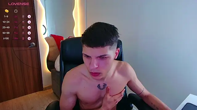 Snapshot of harrisoncuper chatting on 01.16.25 harrisoncuper online show from 01.16.25