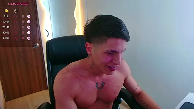 Snapshot of harrisoncuper chatting on 03.11.25 harrisoncuper online show from 03.11.25