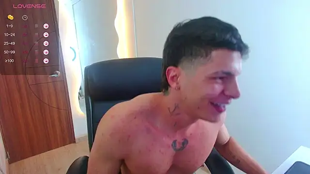 Snapshot of harrisoncuper chatting on 10.06.25 harrisoncuper online show from 10.06.25