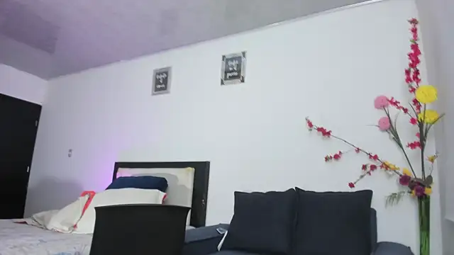 Snapshot of alicia_rouusel chatting on 12.03.25 alicia rouusel online show from 12.03.25