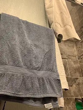 KcCumz19 online show from 12.21.25