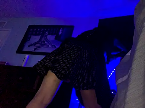 Snapshot of Kik_SickSlut88 chatting on 10.06.25 Kik SickSlut88 online show from 10.06.25