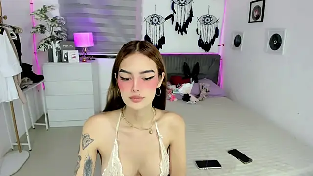 AlexandraMooree online show from 06.15.26