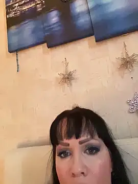 Lolaley2 online show from 12.20.24