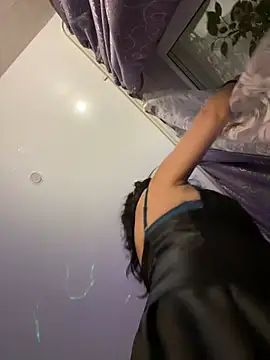 Lolaley2 online show from 01.13.26