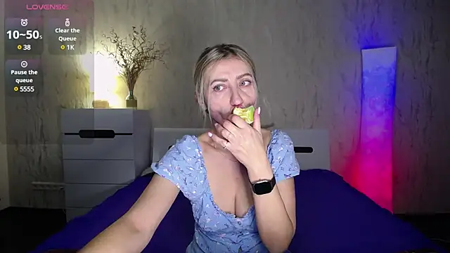 ZoeGrant online show from 03.04.25