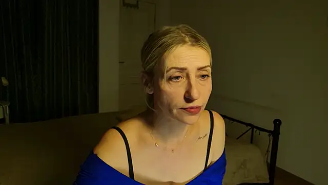 Snapshot of ZoeGrant chatting on 03.07.26 ZoeGrant online show from 03.07.26