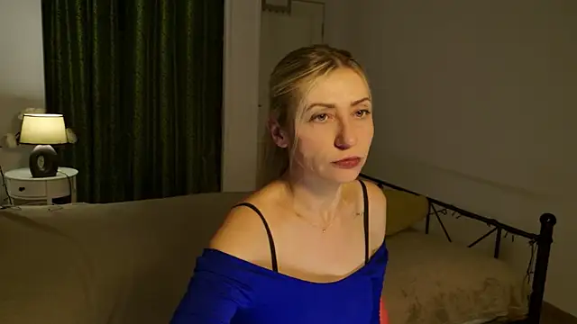 Snapshot of ZoeGrant chatting on 03.08.26 ZoeGrant online show from 03.08.26