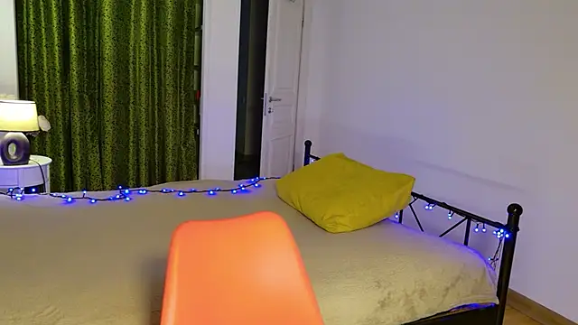 Snapshot of ZoeGrant chatting on 03.13.26 ZoeGrant online show from 03.13.26