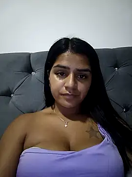 Snapshot of AnnRosse18 chatting on 01.05.25 AnnRosse18 online show from 01.05.25