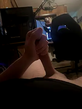 Snapshot of whitestroker chatting on 10.29.25 whitestroker online show from 10.29.25