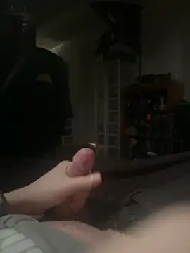 Snapshot of whitestroker chatting on 12.04.25 whitestroker online show from 12.04.25