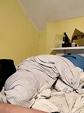 Snapshot of londonfuckwhore1 chatting on 12.23.24 londonfuckwhore1 online show from 12.23.24