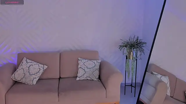 RoseFerrera online show from 11.04.25