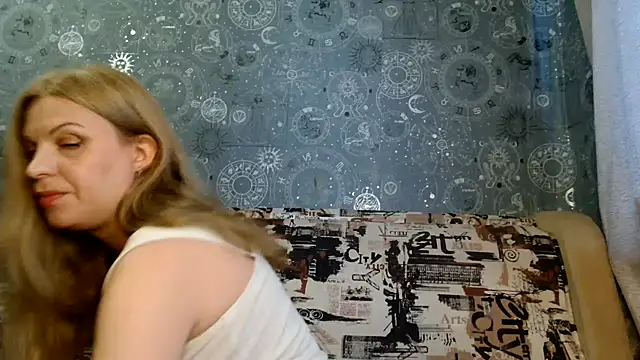 Snapshot of BlondeFox chatting on 06.08.26 BlondeFox online show from 06.08.26