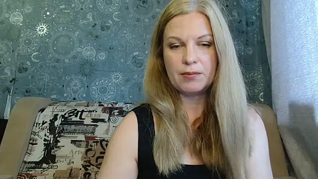 Snapshot of BlondeFox chatting on 06.11.26 BlondeFox online show from 06.11.26