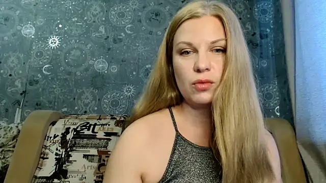 Snapshot of BlondeFox chatting on 06.18.26 BlondeFox online show from 06.18.26