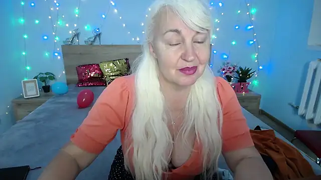 Snapshot of BlondyLeeBest chatting on 01.19.25 BlondyLeeBest online show from 01.19.25