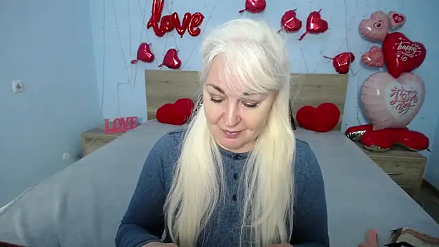 Snapshot of BlondyLeeBest chatting on 02.09.25 BlondyLeeBest online show from 02.09.25