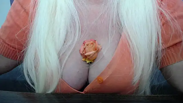 Snapshot of BlondyLeeBest chatting on 02.16.25 BlondyLeeBest online show from 02.16.25