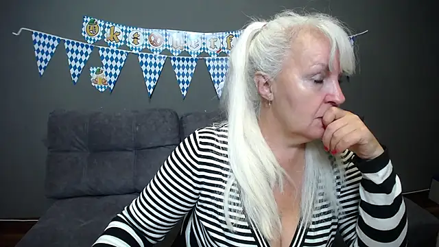 Snapshot of BlondyLeeBest chatting on 09.27.25 BlondyLeeBest online show from 09.27.25