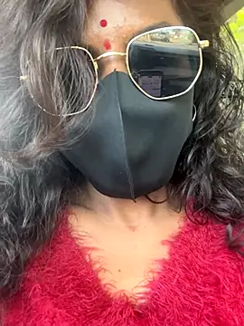 Snapshot of Indian-Squirt chatting on 12.17.25 Indian-Squirt online show from 12.17.25