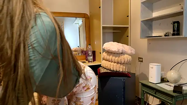 Snapshot of Miaelis chatting on 03.13.26 Miaelis online show from 03.13.26