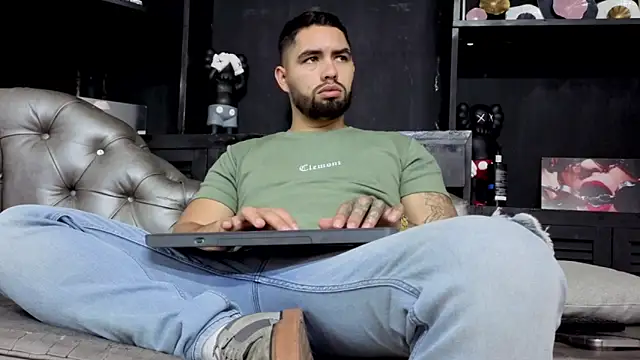 Snapshot of matteosantos chatting on 02.28.26 matteosantos online show from 02.28.26