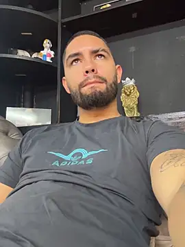 Snapshot of matteosantos chatting on 03.18.26 matteosantos online show from 03.18.26