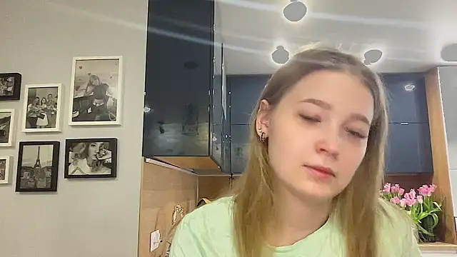 CharmingSarah online show from 03.12.25