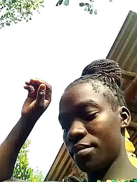 Snapshot of shape30 chatting on 11.22.25 shape30 online show from 11.22.25