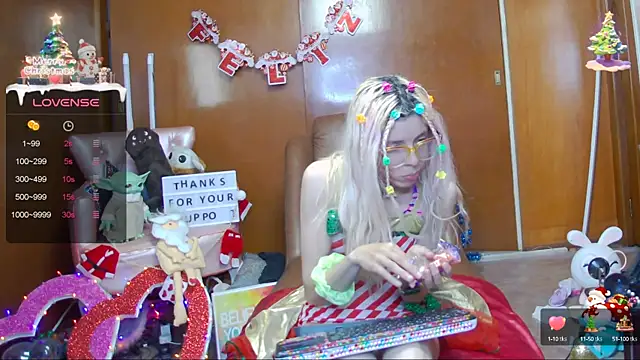 Snapshot of Skinygirl chatting on 12.12.24 Skinygirl online show from 12.12.24