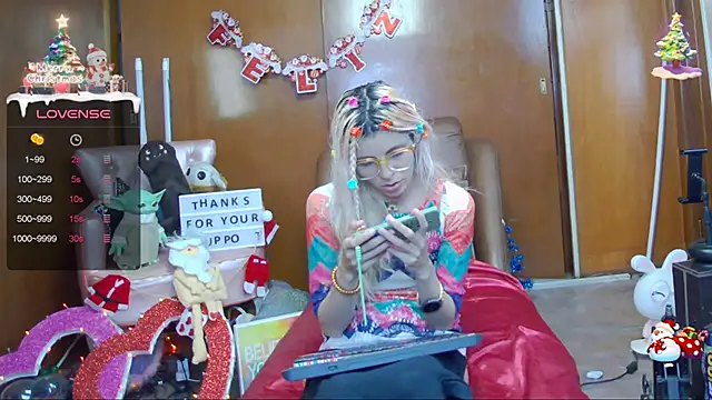 Snapshot of Skinygirl chatting on 12.15.24 Skinygirl online show from 12.15.24