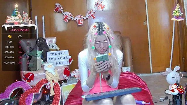 Snapshot of Skinygirl chatting on 12.19.24 Skinygirl online show from 12.19.24