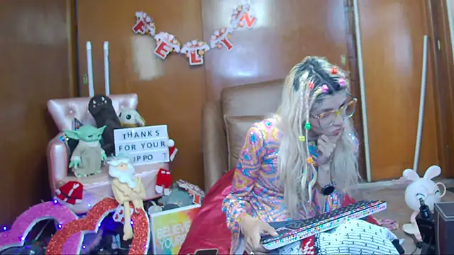 Snapshot of Skinygirl chatting on 12.27.24 Skinygirl online show from 12.27.24