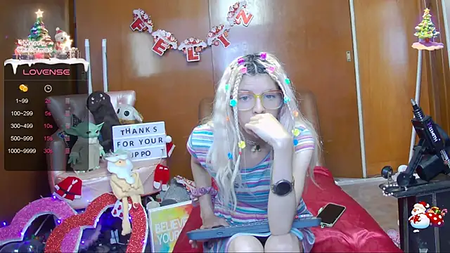 Snapshot of Skinygirl chatting on 12.28.24 Skinygirl online show from 12.28.24