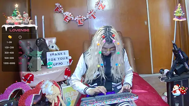 Snapshot of Skinygirl chatting on 12.29.24 Skinygirl online show from 12.29.24
