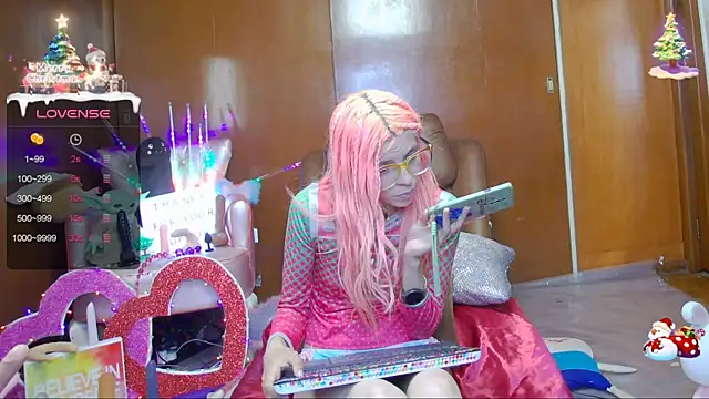 Snapshot of Skinygirl chatting on 01.15.25 Skinygirl online show from 01.15.25