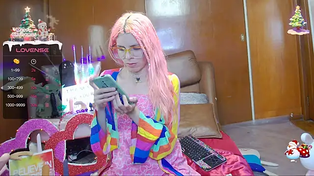 Snapshot of Skinygirl chatting on 01.18.25 Skinygirl online show from 01.18.25