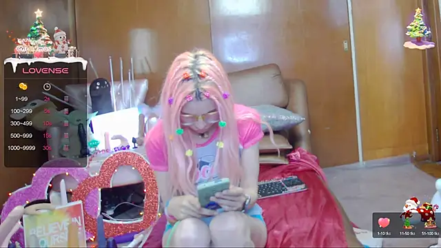 Snapshot of Skinygirl chatting on 01.24.25 Skinygirl online show from 01.24.25