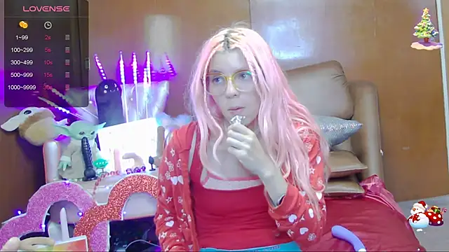 Snapshot of Skinygirl chatting on 01.26.25 Skinygirl online show from 01.26.25