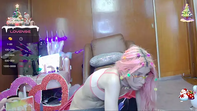 Snapshot of Skinygirl chatting on 01.28.25 Skinygirl online show from 01.28.25