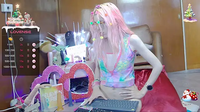 Snapshot of Skinygirl chatting on 01.29.25 Skinygirl online show from 01.29.25