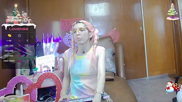 Snapshot of Skinygirl chatting on 02.21.25 Skinygirl online show from 02.21.25