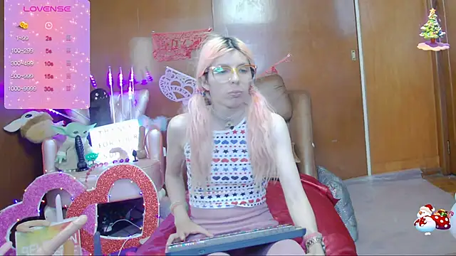 Snapshot of Skinygirl chatting on 03.03.25 Skinygirl online show from 03.03.25
