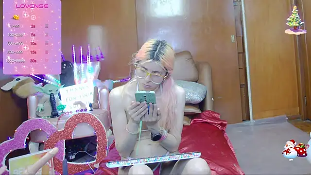 Snapshot of Skinygirl chatting on 03.08.25 Skinygirl online show from 03.08.25