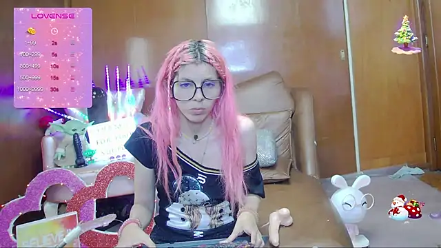Snapshot of Skinygirl chatting on 09.12.25 Skinygirl online show from 09.12.25