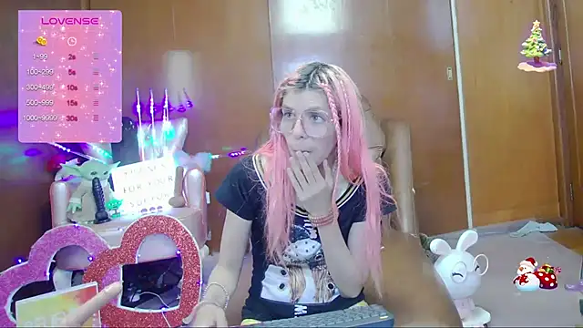 Snapshot of Skinygirl chatting on 10.03.25 Skinygirl online show from 10.03.25