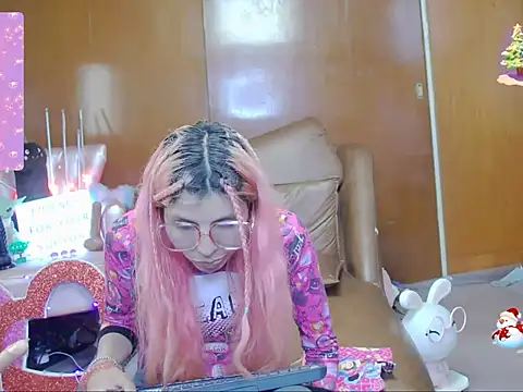 Snapshot of Skinygirl chatting on 10.12.25 Skinygirl online show from 10.12.25